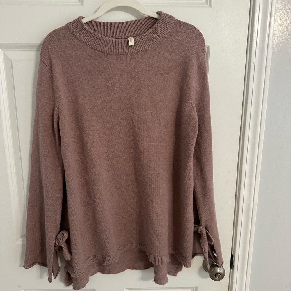 Oversized knit sweater with bows